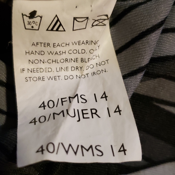 Nike Black & White One-Piece Swimsuit Size 14 - Picture 4 of 8